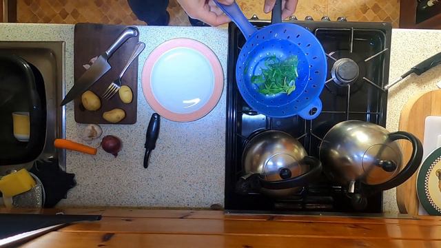 Narrowboat Cooking - Eating Foraged Food "vegetable Soup" - Part 2 - S1, EP5 смотреть онлайн