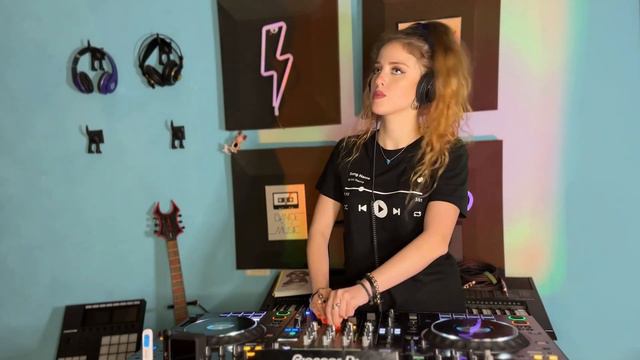 Erika Krall- KRALLING # 35 (Melodic House, Indie Dance, Progressive House)