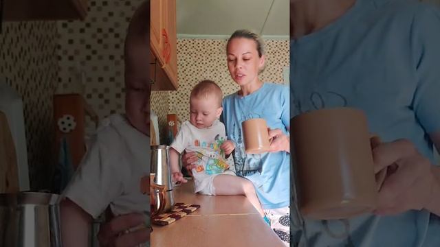 Кофе от фаберлик! ☕Гейзерная кофеварка! Детки такие детки! Пьём много жидкости, это проблема???? смотреть онлайн