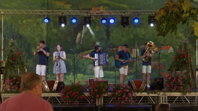 Primorski Kvintet - Razigrana planinska družba смотреть онлайн