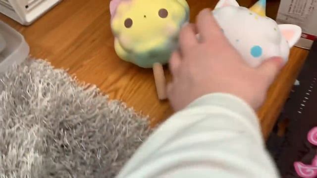 Squishy Room Tour + How I Organize My Squishies! Over 500! смотреть онлайн