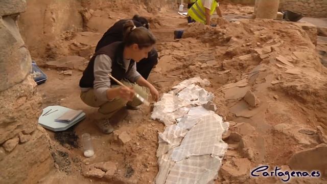 Aparecen nuevas pinturas en la sala de banquetes del Foro Romano смотреть онлайн