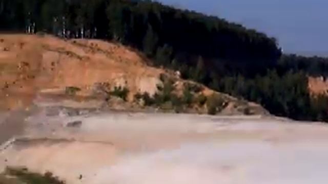 Белый песок карьера