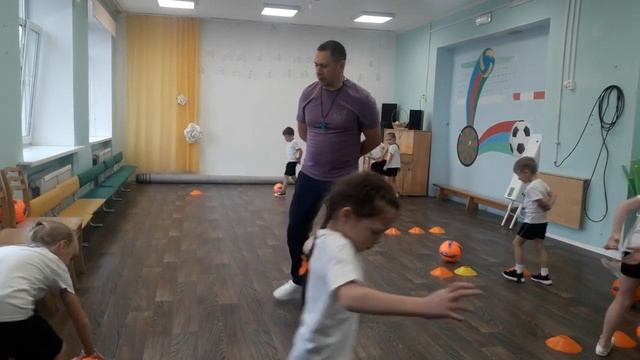 Футбол в детском саду. Подготовительная группа, 6 - 7 лет смотреть онлайн