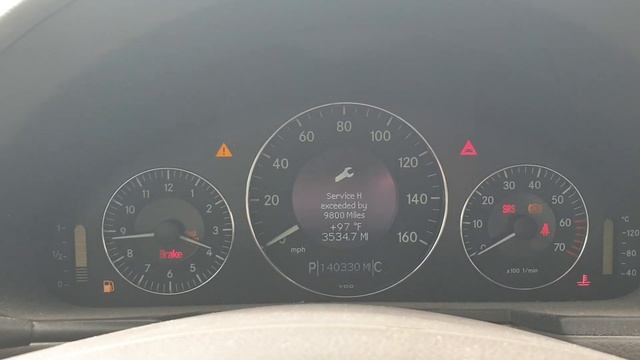 2004 Mercedes E500, W211: Red Battery on Dash: BRAKE, Reduced braking effect, Longer stopping dist. смотреть онлайн