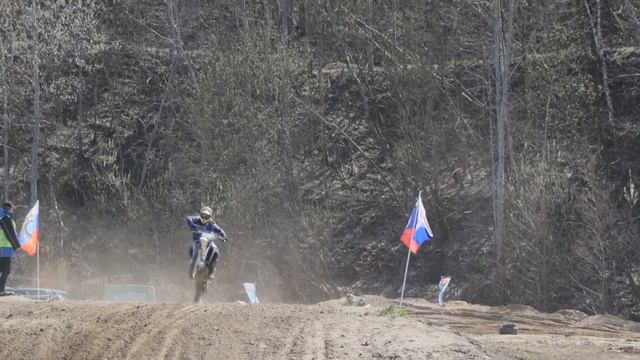 Видеофильм часть 7_мотокросс класс Ретро мототрасса г Калининград 17.04.2020 мотофотограф Г. Скобе смотреть онлайн
