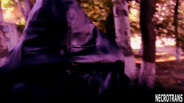 ЧЕРНЫЙ КОЖАНЫЙ КОСТЮМ: ЧЕРНАЯ КОЖАНАЯ КУРТКА "КОБРА" С БОЛЬШИМ КАПЮШОНОМ И ЧЕРН. ЛОСИНЫ + РЕСПИРАТО смотреть онлайн