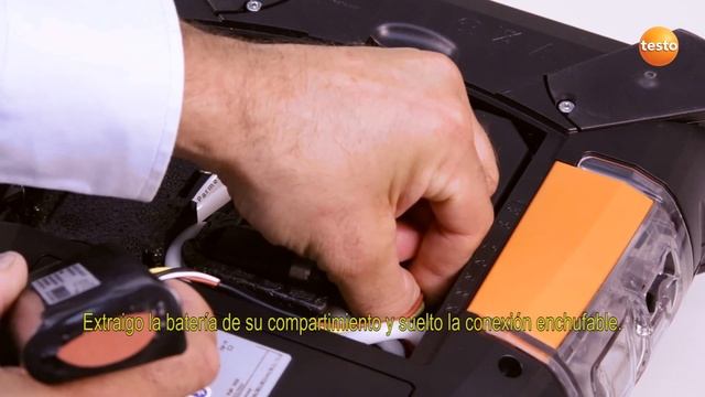 Analizador de gases testo 350 - 13 Cambiar la bateria recargable смотреть онлайн