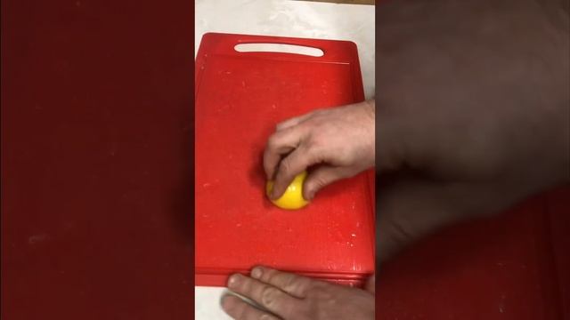 Как почистить разделочную доску , от грязи ,и неприятного запаха! Музыка: InspireМузыкант: ASHUTOSH смотреть онлайн
