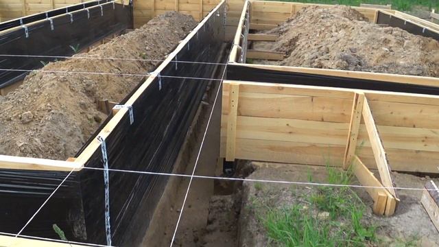 Как я делал опалубку для фундамента на уклоне.