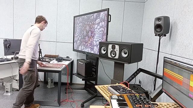 LIVE at school | Dawless Korg Electribe ESX Behringer Poly D смотреть онлайн