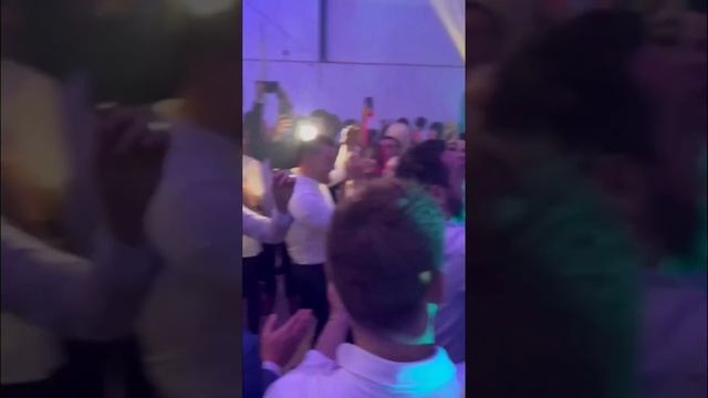 BURAK ÖZÇIVIT- EN LA BODA DE SU AMIGO DE KURULUS OSMAN ??♂️♥️?????????? смотреть онлайн