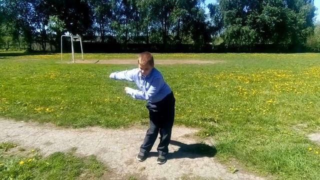 Танец Кирюхи подходит под любую песню смотреть онлайн