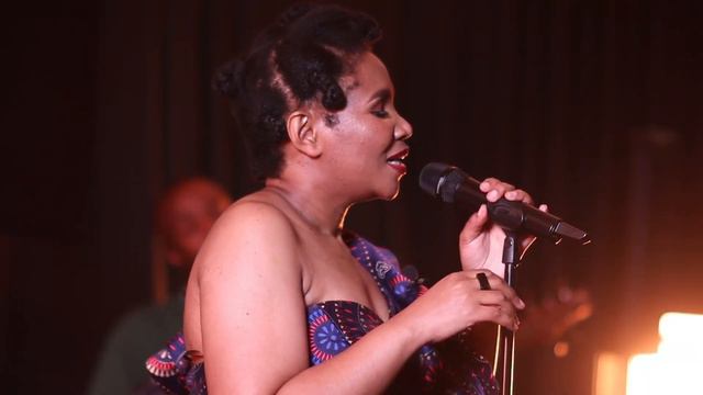 Solala Ngokonwaba - LhoLho (Live) смотреть онлайн