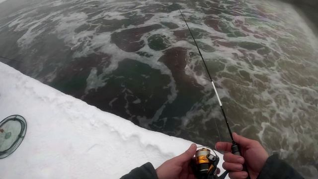 Тяжелый #Мормышинг на теплом сбросе feat @EasySpinVideos смотреть онлайн