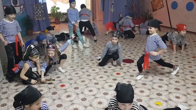 Номер "Морская фигура замри..." с участием Добрыни . смотреть онлайн