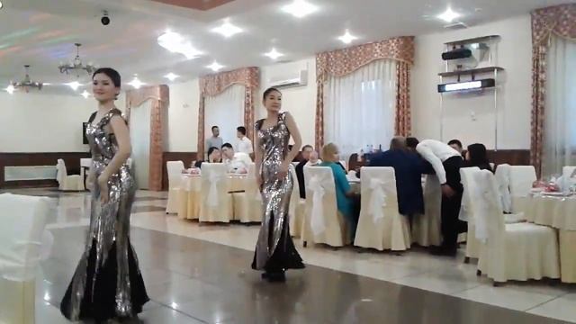Казахские девушки танцуют восточный танец смотреть онлайн