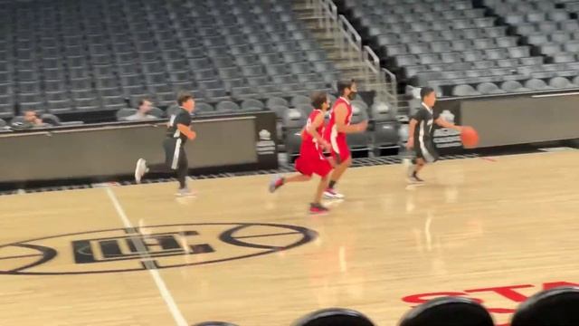 Defenders game on at Staples Center смотреть онлайн