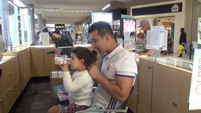 Zam - Zam Первые сережки!!! Children's ear piercing at PAGODA!!! смотреть онлайн