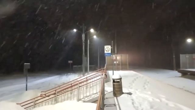 Утренний пассажирский поезд в снегопад смотреть онлайн
