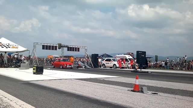 Carat tuning party 2013 - Dragster Tatra 3,5 V8 vs Škoda 110 смотреть онлайн