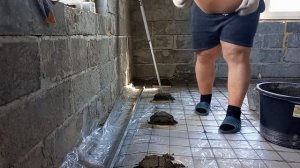 Стяжка по грунту,гидроизоляция и выставление маяков! Часть 5