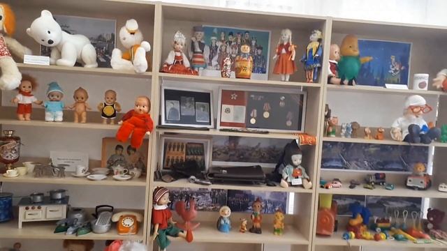 Экскурсия в музей старинных игрушек | Развивающие занятия для дошкольников | Школа дома смотреть онлайн