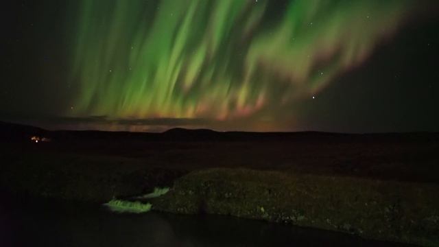 Insanely Fast Pulsing Northern Lights/Aurora Borealis. Real time video. смотреть онлайн
