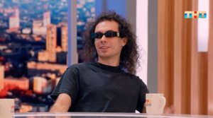 Загадочный Коста Лакоста рассказал о себе