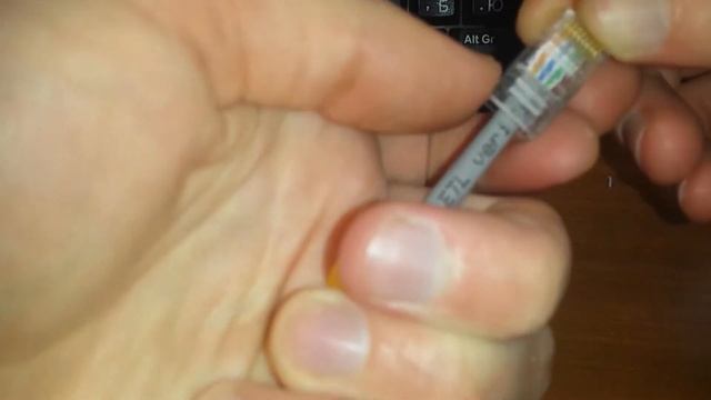 Как обжать кабель интернета (8P8C, RJ45) самостоятельно смотреть онлайн