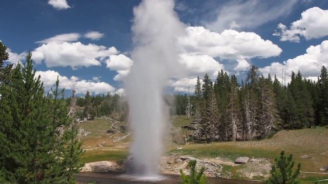 Riverside Geyser, Yellowstone National Park Wyoming смотреть онлайн