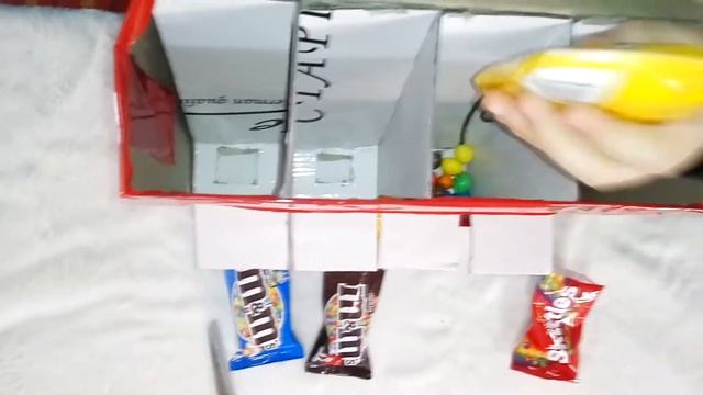 DIY Автомат Для Конфет / CANDY DISPENSER Cardboard vending Machine смотреть онлайн