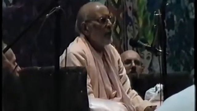 Шрила Нараяна Махарадж. Первая лекция в Москве г. 03.08.2000 г. смотреть онлайн