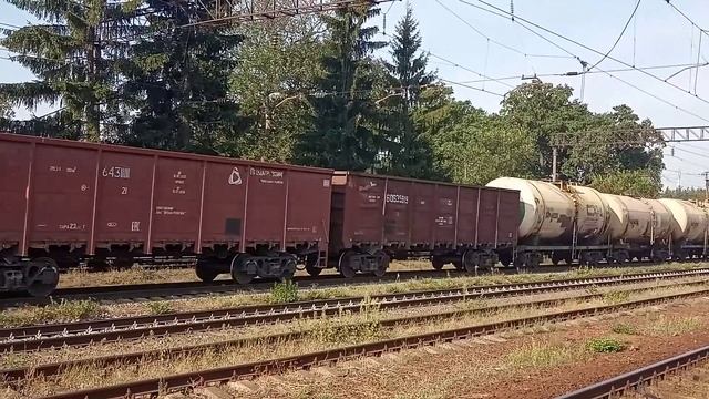 Электровоз ВЛ80К-553 с грузовым поездом смотреть онлайн