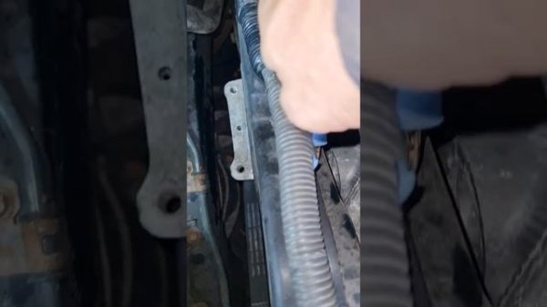 на двигателе 1MZ-FE проверяем ремень ГРМ.