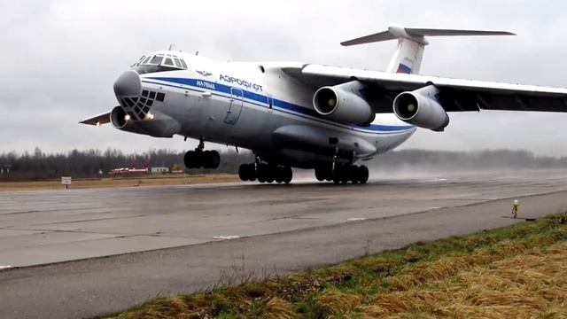 Зачем самолёту Ил-76 нижнее остекление кабины?! смотреть онлайн