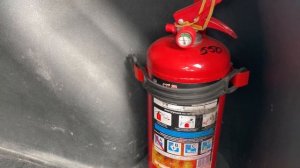 Крепление огнетушителя в багажнике