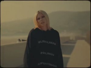 Avril Lavigne - I'm a Mess .mp4