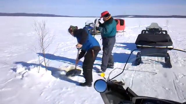 Loma Vietonen making ice hole for fisching 1 Stihl ICE AUGER смотреть онлайн