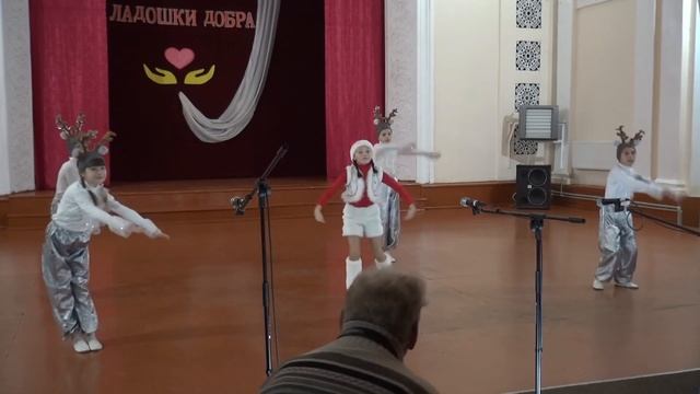 В Стаханове прошел традиционный фестиваль творчества детей с овз «Ладошки добра» смотреть онлайн