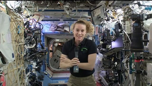 NASA Astronaut Talks to Students about Life Aboard the Space Station смотреть онлайн