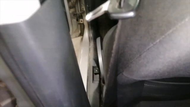 Škoda Fabia Driver Front Seat Removal смотреть онлайн