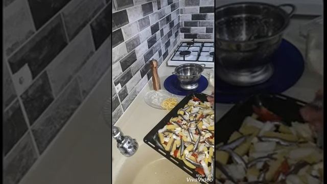 Мойва запечённая с картофелем смотреть онлайн