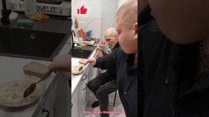 ВАСЬКА В РОЛИ СОМЕЛЬЕ ПРЯЧЕТ ПОЙЛО ОТ АНДРОЙДА! / ГРИША «ПОЛНОЕ ТВ» КОРМИТ БРИГАДУ «ХОЧУ ПОЖРАТЬ ТВ