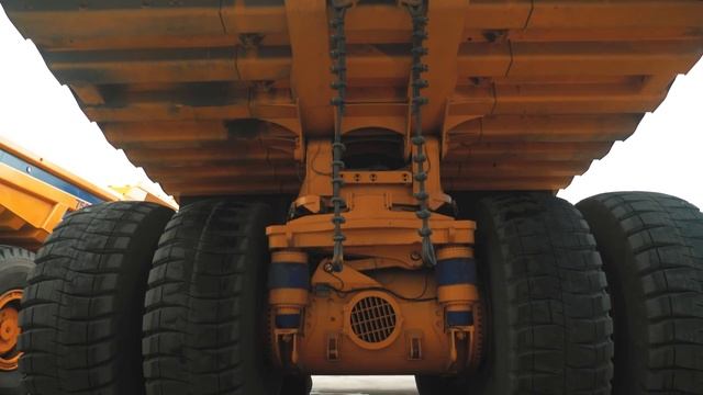 The world's biggest dump truck Belaz 75710 | Vanagas Extreme Machines | with EN subtitles смотреть онлайн