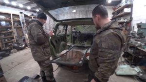 НИВА 4х4, установка стёкол, сборка продолжается