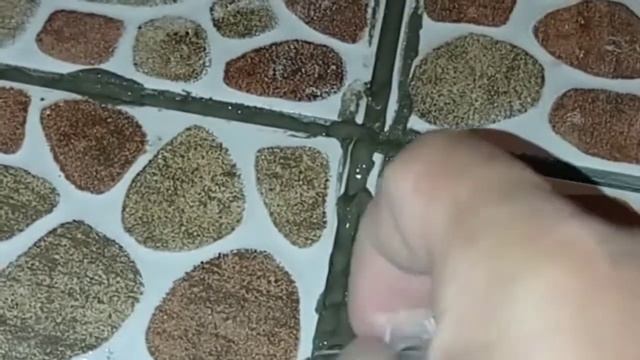 Лайфхак: заполняем щели между плиток смотреть онлайн