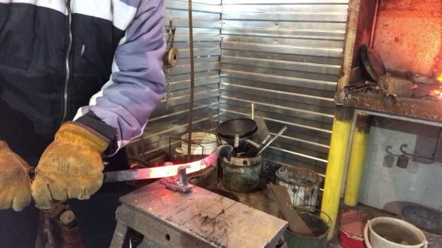 Ставлю на ноги КОВАНЫЙ МАНГАЛ, показал КОВКУ СВОИМИ РУКАМИ, как сделать художественные ножки