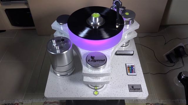 LA Reference Composite Turntable смотреть онлайн