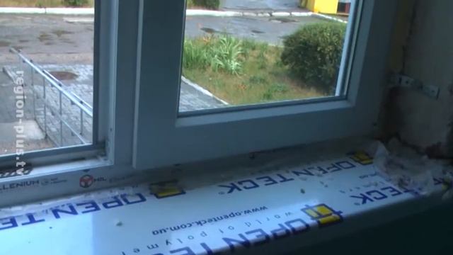 В «зеленой» поликлинике массово меняются окна смотреть онлайн